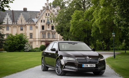 2020 Skoda Superb Laurin & Klement Front Wallpapers 450x275 (19)
