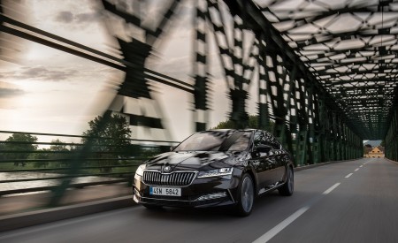 2020 Skoda Superb Laurin & Klement Front Wallpapers 450x275 (6)
