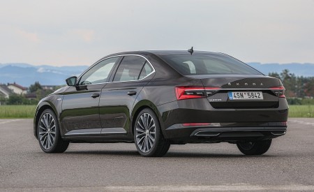 2020 Skoda Superb Laurin & Klement Rear Three-Quarter Wallpapers 450x275 (21)