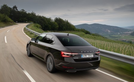 2020 Skoda Superb Laurin & Klement Rear Three-Quarter Wallpapers 450x275 (7)