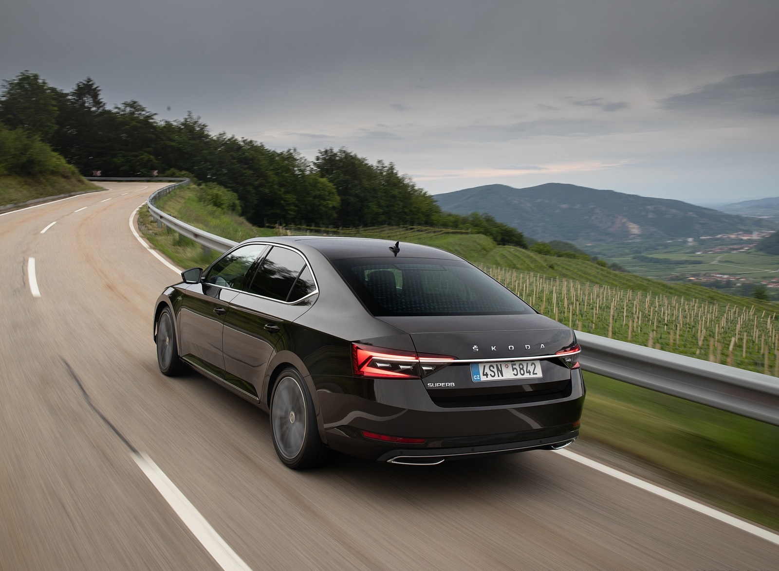 2020 Skoda Superb Laurin & Klement Rear Three-Quarter Wallpapers (7)