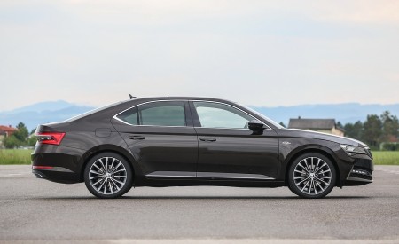 2020 Skoda Superb Laurin & Klement Side Wallpapers 450x275 (26)