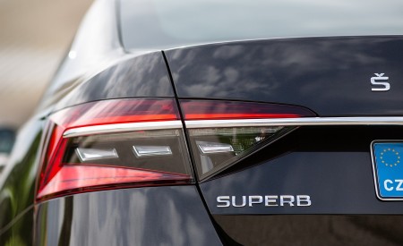 2020 Skoda Superb Laurin & Klement Tail Light Wallpapers 450x275 (34)