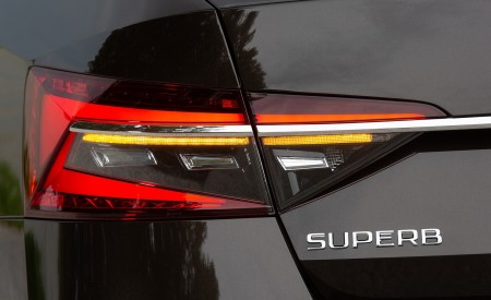 2020 Skoda Superb Laurin & Klement Tail Light Wallpapers 450x275 (35)