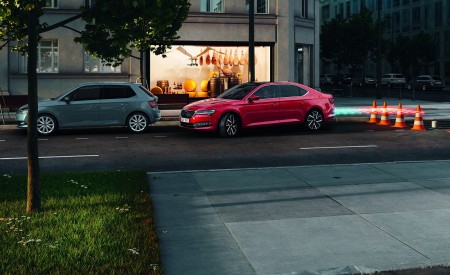 2020 Skoda Superb Rear Maneuver Assist Wallpapers 450x275 (64)
