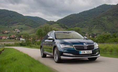 2020 Skoda Superb Scout Front Three-Quarter Wallpapers 450x275 (8)