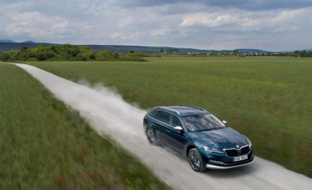 2020 Skoda Superb Scout Front Three-Quarter Wallpapers 450x275 (9)