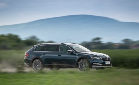 2020 Skoda Superb Scout Front Three-Quarter Wallpapers 450x275 (10)