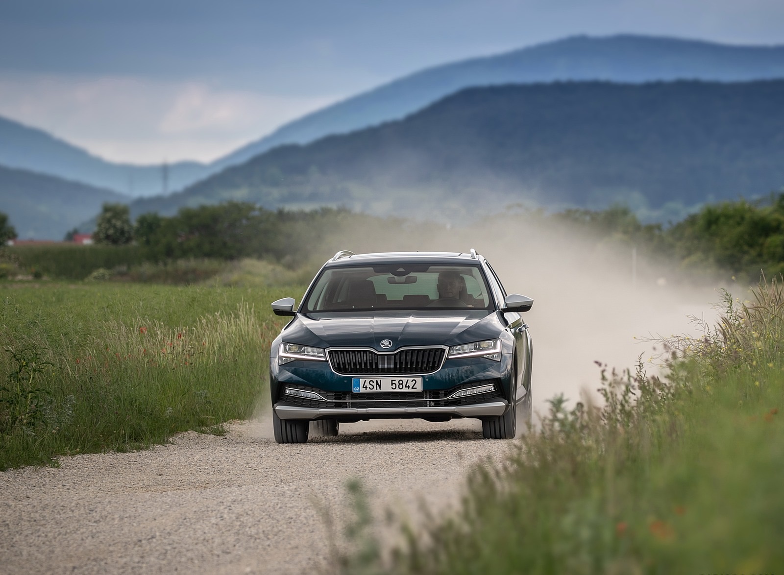 2020 Skoda Superb Scout Front Wallpapers (12)