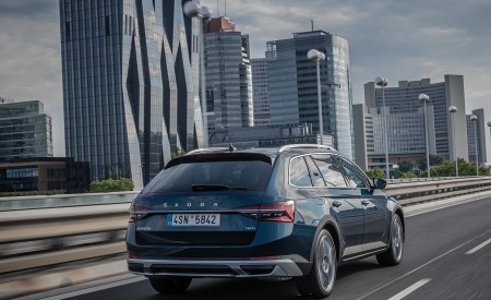 2020 Skoda Superb Scout Rear Three-Quarter Wallpapers 450x275 (4)