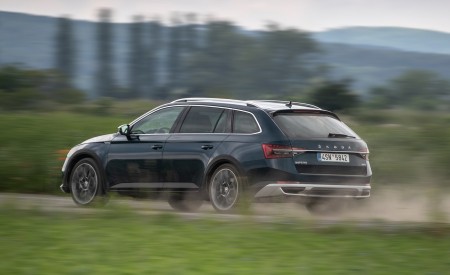 2020 Skoda Superb Scout Rear Three-Quarter Wallpapers 450x275 (14)
