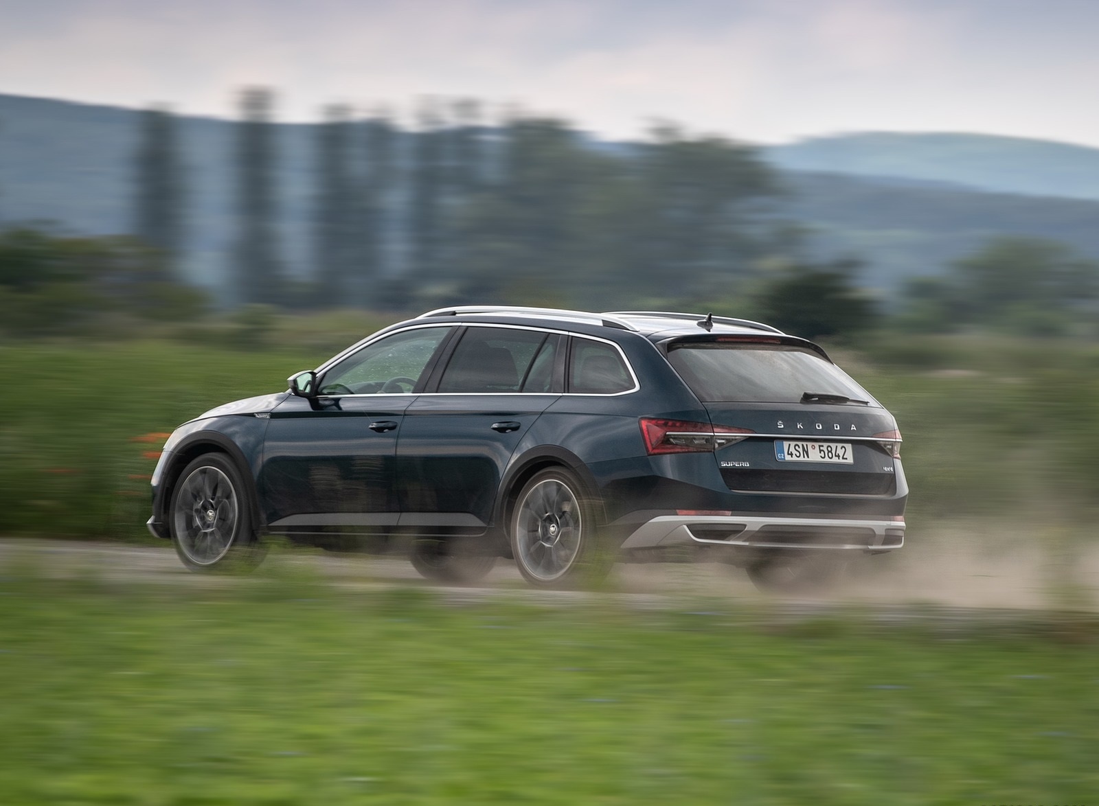 2020 Skoda Superb Scout Rear Three-Quarter Wallpapers (14)