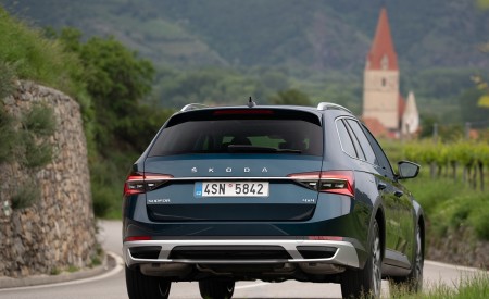 2020 Skoda Superb Scout Rear Wallpapers 450x275 (15)