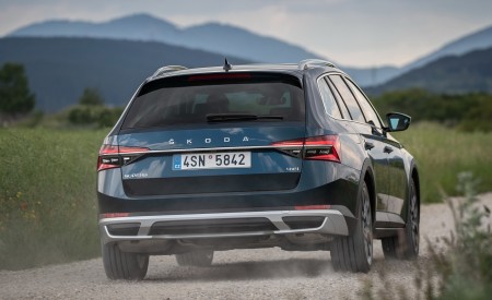 2020 Skoda Superb Scout Rear Wallpapers 450x275 (16)