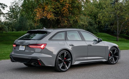 2020 Audi RS 6 Avant (Color: Nardo Gray; US-Spec) Rear Three-Quarter Wallpapers 450x275 (16)
