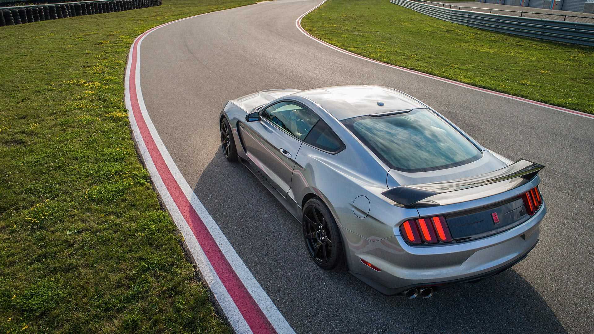 2020 Ford Mustang Shelby GT350R Rear Three-Quarter Wallpapers #3 of 8