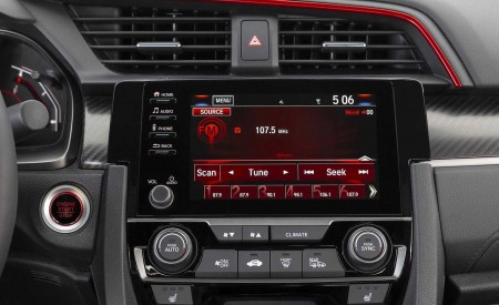 2020 Honda Civic Si Sedan Central Console Wallpapers 450x275 (20)