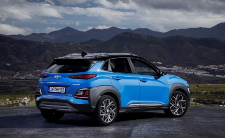 2020 Hyundai Kona Hybrid (Euro-Spec) Rear Three-Quarter Wallpapers 450x275 (10)