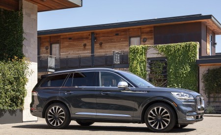 2020 Lincoln Aviator Grand Touring Front Three-Quarter Wallpapers 450x275 (31)