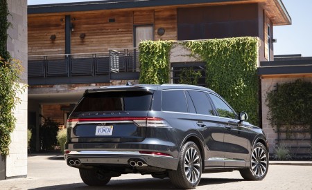 2020 Lincoln Aviator Grand Touring Rear Three-Quarter Wallpapers 450x275 (41)