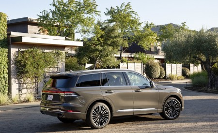 2020 Lincoln Aviator Rear Three-Quarter Wallpapers 450x275 (6)