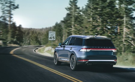 2020 Lincoln Aviator Rear Three-Quarter Wallpapers 450x275 (58)