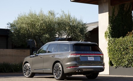 2020 Lincoln Aviator Rear Three-Quarter Wallpapers 450x275 (7)