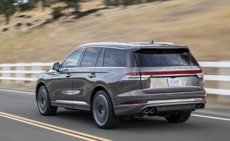 2020 Lincoln Aviator Rear Three-Quarter Wallpapers 450x275 (3)