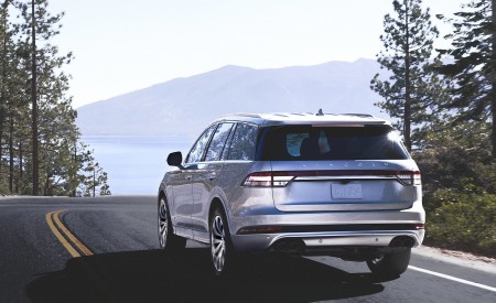 2020 Lincoln Aviator Rear Wallpapers 450x275 (65)