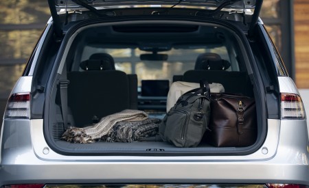 2020 Lincoln Aviator Trunk Wallpapers 450x275 (87)
