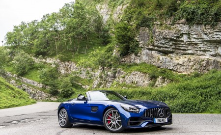 2020 Mercedes-AMG GT S Roadster (UK-Spec) Front Three-Quarter Wallpapers 450x275 (25)