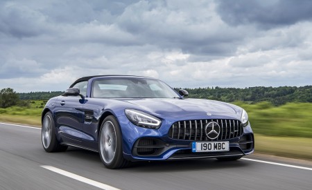 2020 Mercedes-AMG GT S Roadster (UK-Spec) Front Three-Quarter Wallpapers 450x275 (14)
