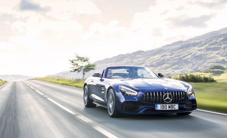 2020 Mercedes-AMG GT S Roadster (UK-Spec) Front Three-Quarter Wallpapers 450x275 (2)