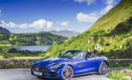 2020 Mercedes-AMG GT S Roadster (UK-Spec) Front Three-Quarter Wallpapers 450x275 (38)