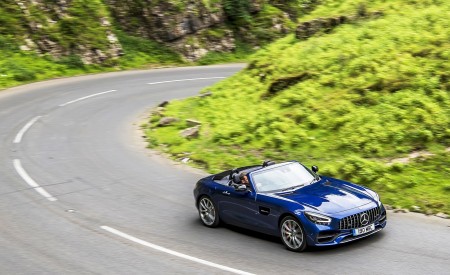 2020 Mercedes-AMG GT S Roadster (UK-Spec) Front Three-Quarter Wallpapers 450x275 (26)