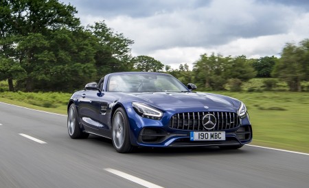 2020 Mercedes-AMG GT S Roadster (UK-Spec) Front Three-Quarter Wallpapers 450x275 (3)