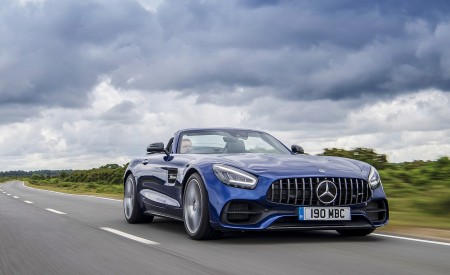 2020 Mercedes-AMG GT S Roadster (UK-Spec) Front Three-Quarter Wallpapers 450x275 (16)