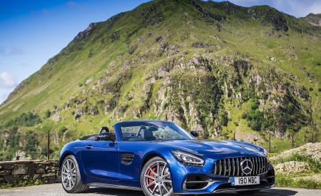 2020 Mercedes-AMG GT S Roadster (UK-Spec) Front Three-Quarter Wallpapers 450x275 (41)