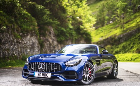 2020 Mercedes-AMG GT S Roadster (UK-Spec) Front Three-Quarter Wallpapers 450x275 (40)