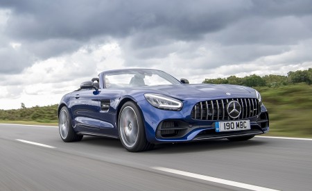 2020 Mercedes-AMG GT S Roadster (UK-Spec) Front Three-Quarter Wallpapers 450x275 (17)