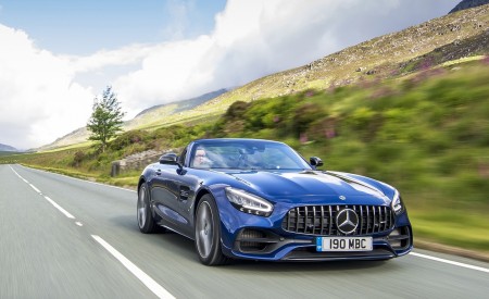 2020 Mercedes-AMG GT S Roadster (UK-Spec) Front Three-Quarter Wallpapers 450x275 (6)