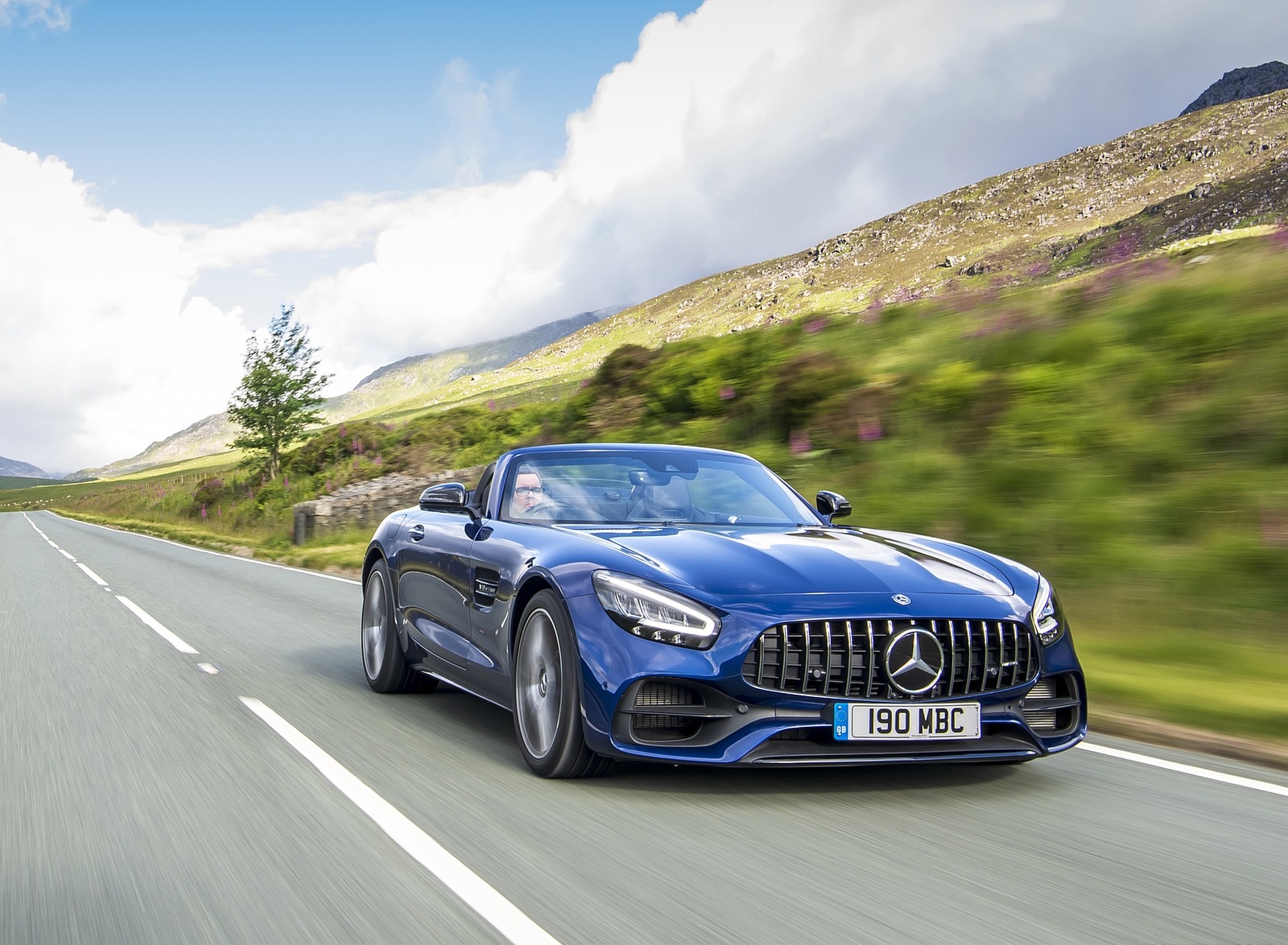 2020 Mercedes-AMG GT S Roadster (UK-Spec) Front Three-Quarter Wallpapers (6)