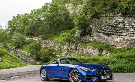 2020 Mercedes-AMG GT S Roadster (UK-Spec) Front Three-Quarter Wallpapers 450x275 (27)