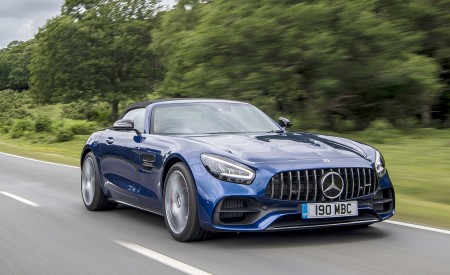 2020 Mercedes-AMG GT S Roadster (UK-Spec) Front Three-Quarter Wallpapers 450x275 (18)