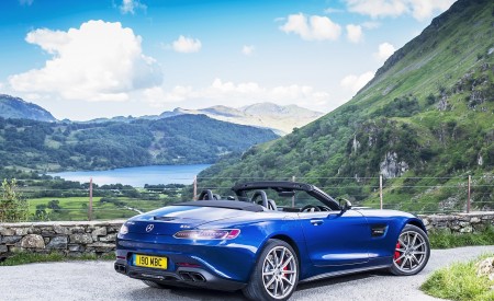 2020 Mercedes-AMG GT S Roadster (UK-Spec) Rear Three-Quarter Wallpapers 450x275 (45)