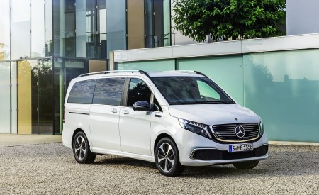 2020 Mercedes-Benz EQV 300 (Color: Mountain Crystal White Metallic) Front Three-Quarter Wallpapers 450x275 (18)