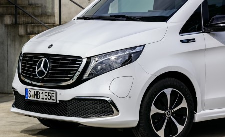 2020 Mercedes-Benz EQV 300 (Color: Mountain Crystal White Metallic) Front Three-Quarter Wallpapers 450x275 (24)