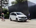 2020 Mercedes-Benz EQV 300 (Color: Mountain Crystal White Metallic) Front Three-Quarter Wallpapers 150x120 (16)
