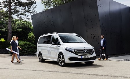 2020 Mercedes-Benz EQV 300 (Color: Mountain Crystal White Metallic) Front Three-Quarter Wallpapers 450x275 (16)