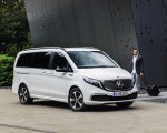 2020 Mercedes-Benz EQV 300 (Color: Mountain Crystal White Metallic) Front Three-Quarter Wallpapers 150x120 (15)